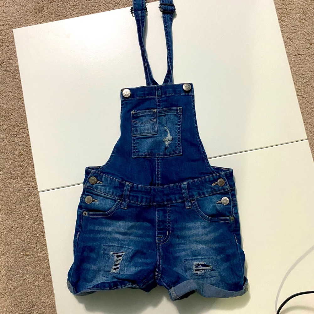 Shortalls size 10 overall shorts. Jean material.